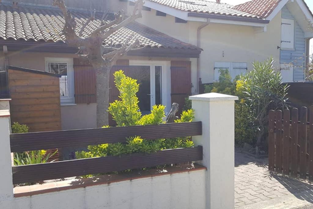 Maisonnette au pied de l'Océan avec terrasse Biscarrosse Extérieur photo